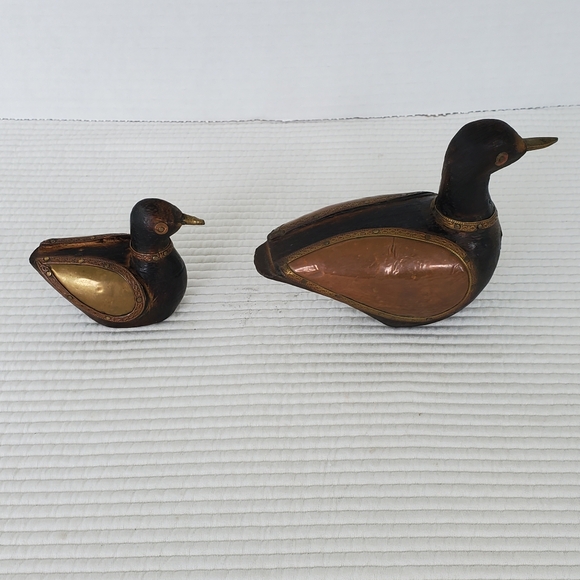 2 Ducks Brass Wood Figurines Bird Vintage 5.5"x4" & 3.5"x2.5" - Picture 4 of 13